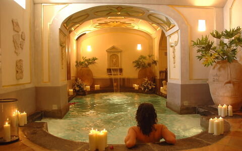 Palazzo Santa Croce: Design Intérieur, Éclairage, Recours, Plafond, Luminaire, Hôtel, Hacienda, Caractéristique De L'Eau, Piscine, Plante D'Appartement