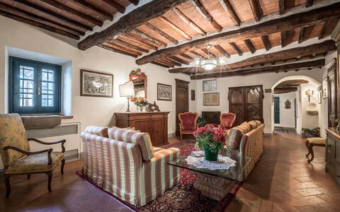 Villa del Colle: Mur, Meubles, Domicile, Chaise, Porte, Plante D'Appartement, Pot De Fleur, Salon, Villa, Table Basse