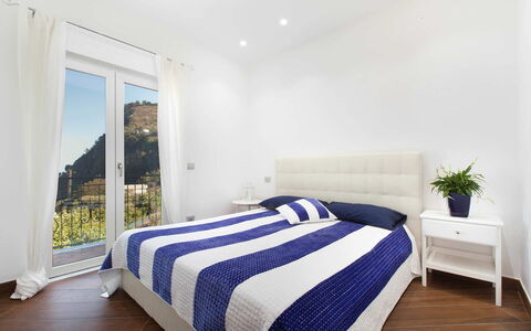 Villa del Saraceno: Lit, Meubles, Chambre, Design Intérieur, Literie, Drap De Lit, Bois, Linge, Sol, Sol