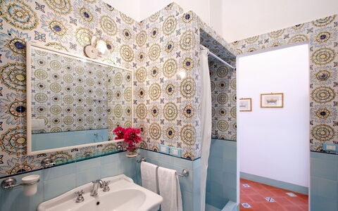 Villa Elyseum: Sol, Sol, Design Intérieur, Salle De Bains, Lavabo, Luminaire Plomberie, Tuile, Mosaïque, Plafond, Évier