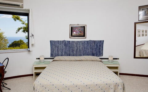 Villa Ettore: Chambre, Literie, Drap De Lit, Lit, Appartement, Cadre De Lit, Domicile, Hôtel, Linge, Oreiller