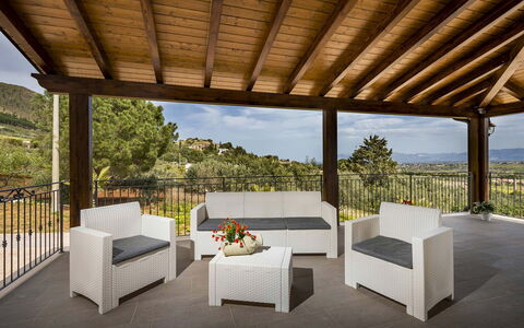 Villa Gea: Meubles, Chaise, Bois, Mobilier De Jardin, Sol, Table, Design Intérieur, Sol, Porche, Patio