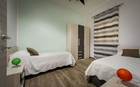 Villa Gea: Sol, Sol, Design Intérieur, Bois, Meubles, Chambre, Plafond, Pièce, Lit, Éclairage
