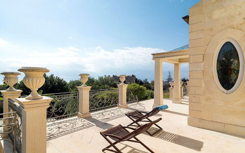 Villa Gemma: Colonne, Architecture, Moulage, Biens, Balustre, Manoir, Ombre, Balcon, Conception, Porche