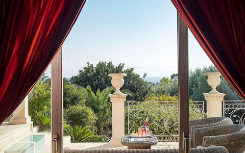 Villa Gemma: Meubles, Design Intérieur, Rideau, Traitement De Fenetre, Chaise, Couvre-Fenêtres, Ombre, Eco Hôtel, Salon, Plante D'Appartement