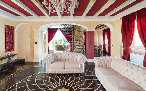 Villa Gemma: Sol, Design Intérieur, Meubles, Sol, Bois, Canapé, Éclairage, Plafond, Salon, Table