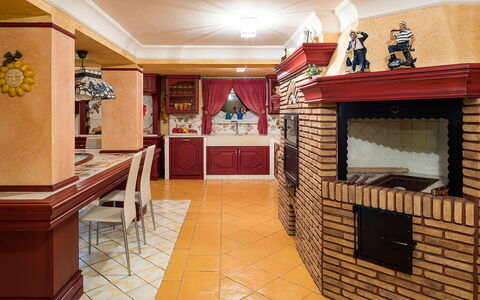 Villa Gemma: Design Intérieur, Sol, Meubles, Sol, Plafond, Éclairage, Pièce, Chaise, Luminaire, Cuisine