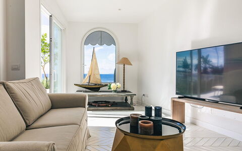 Villa Heart: Meubles, Design Intérieur, Sol, Sol, Mer, Salon, Pièce, Océan, Canapé