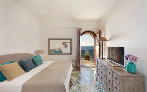 Villa Heart: Meubles, Design Intérieur, Sol, Sol, Mer, Océan, Pièce, Recours, Chaise, Table Cuisine Et Salle A Manger