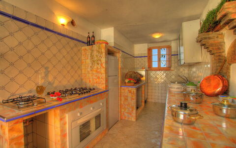 Villa Incanto: Design Intérieur, Sol, Plafond, Cuisine, Sol, Comptoir, Pièce, Tuile, Luminaire Plomberie, Luminaire
