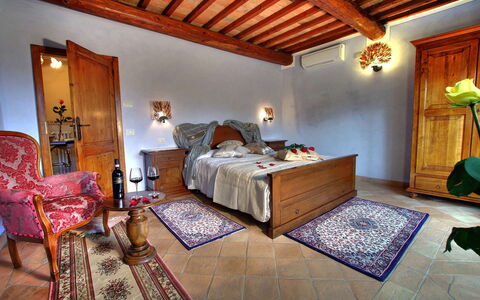Villa Incanto: Meubles, Design Intérieur, Chambre, Sol, Bois, Lit, Sol, Pièce, Drap De Lit, Éclairage