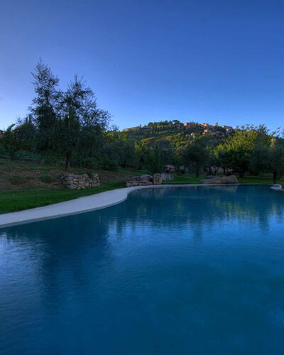 Villa Incanto: Bleu, L'Eau, La Nature, Paysage, Piscine, Réflexion, Réservoir, Étang, Aménagement Paysager, Caractéristique De L'Eau