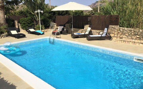 Villa Isabella: Piscine, Recours, Mobilier De Jardin, Meubles, Loisir, Composite, Parapluie, Balancelle, Eco Hôtel, Chaise