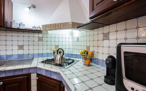 Villa Isabella: Cuisine, Comptoir, Design Intérieur, Appareil De Cuisine, Sol, Cuisinière, Principaux Appliance, Sol, Tuile, Gaz Poele