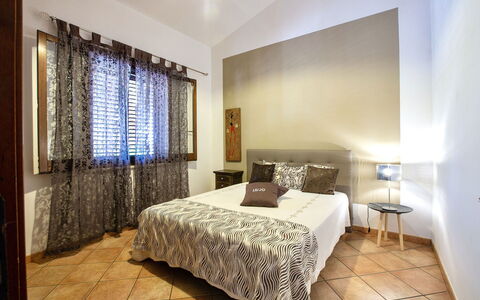Villa Isabella: Lit, Design Intérieur, Meubles, Chambre, Literie, Drap De Lit, Sol, Sol, Pièce, Plafond