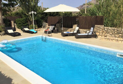 Villa Isabella: Piscine, Recours, Mobilier De Jardin, Meubles, Loisir, Composite, Parapluie, Balancelle, Eco Hôtel, Chaise