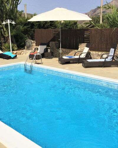Villa Isabella: Piscine, Recours, Mobilier De Jardin, Meubles, Loisir, Composite, Parapluie, Balancelle, Eco Hôtel, Chaise