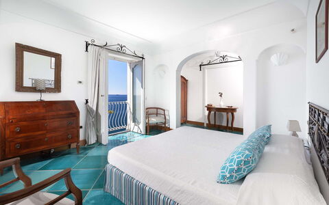 Villa Magnolia: Bleu, Meubles, Sol, Sol, Design Intérieur, Chambre, Mer, Lit, Appartement, Pièce