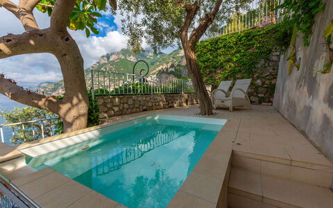 Villa Magnolia: Piscine, Composite, Recours, Loisir, Caractéristique De L'Eau, Eco Hôtel, Ombre, Mobilier De Jardin, Tuile, Plante D'Appartement