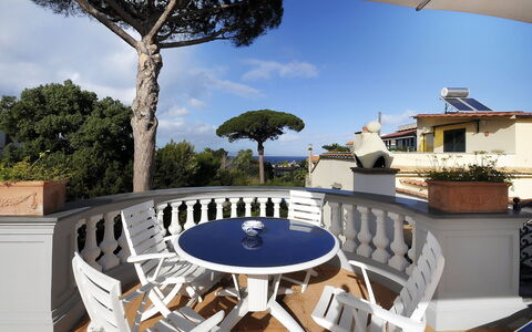 Villa Marion: Domicile, Balcon, Biens, Porche, Balustre, Manoir, Villa, Hacienda, Hôtel, Structure En Plein Air