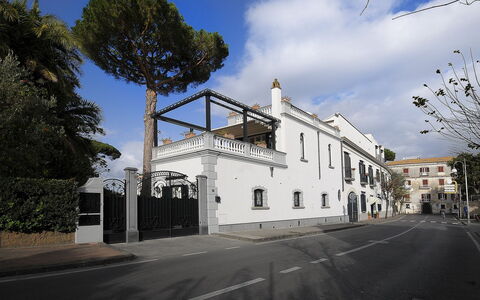 Villa Marion: Biens, Véhicule De Luxe, Manoir, Balcon, Hacienda, Villa
