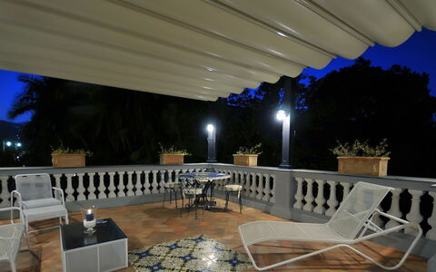 Villa Marion: Meubles, Ombre, Mobilier De Jardin, Porche, Recours, Eco Hôtel, Chaise, Structure En Plein Air, Piscine, Pot De Fleur