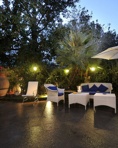 Villa Marion: Meubles, Mobilier De Jardin, Recours, Chaise, Eco Hôtel, Ombre, Jardin, Aménagement Paysager, Éclairage Paysager, Cour