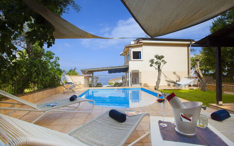 Villa Mouna: Piscine, Mobilier De Jardin, Recours, Ombre, Parapluie, Chaise, Biens, Eco Hôtel, Villa, Loisir