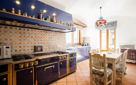 Villa Polluce: Design Intérieur, Cuisine, Sol, Cuisinière, Tuile, Plafond, Pièce, Gaz Poele, Le Fourneau, Comptoir
