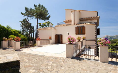 Villa Polluce: Domicile, Porte, Balcon, Biens, Pot De Fleur, Hacienda, Villa, Escaliers, Aménagement Paysager, Plante D'Appartement