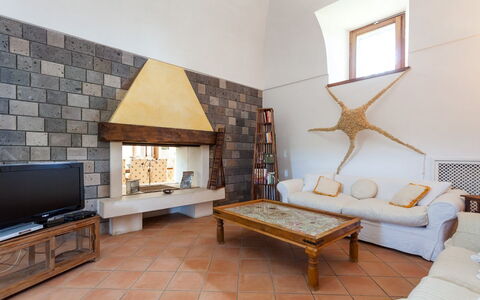 Villa Polluce: Sol, Sol, Design Intérieur, Meubles, Plafond, Pièce, Tuile, Salon, Matériau Naturel, Mur De Pierre