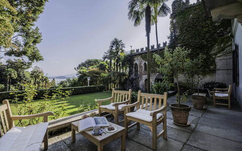 Villa Romantica: Jardin, Biens, Aménagement Paysager, Hacienda, Cour, Villa, Manoir, Balcon