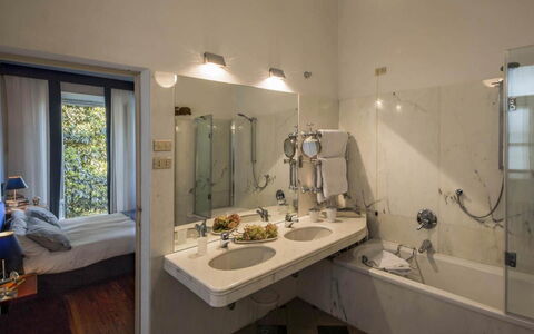 Villa Romantica: Design Intérieur, Sol, Sol, Pièce, Luminaire Plomberie, Salle De Bains, Plafond, Plomberie, Linge, Chambre