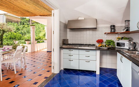 Villa Sole di Amalfi: Cuisine, Sol, Design Intérieur, Sol, Principaux Appliance, Appareil De Cuisine, Comptoir, Meubles, Domicile, Tuile