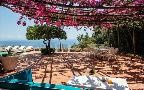 Villa Sole di Amalfi: Meubles, Mer, Mobilier De Jardin, Cotiers Et Relief Océaniques, Table, Recours, Océan, Chaise, Côte