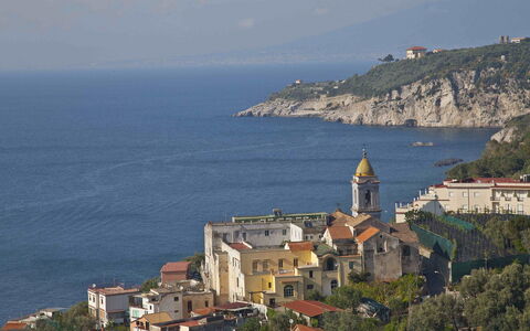 Villa Torre del Sole: Plan D'Eau, Côte, Cotiers Et Relief Océaniques, Mer, Terrain, Maison, Établissements Humains, Océan, Promontoire, Rive