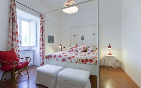 Villa Torre del Sole: Meubles, Design Intérieur, Lit, Chambre, Mur, Sol, Sol, Pièce, Plafond, Bois