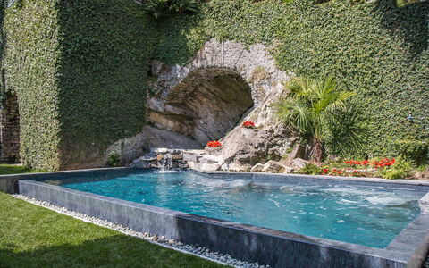 Villa Traversi: Jardin, Piscine, Caractéristique De L'Eau, Loisir, Arrière-Cour, Aménagement Paysager, Conception, Cour