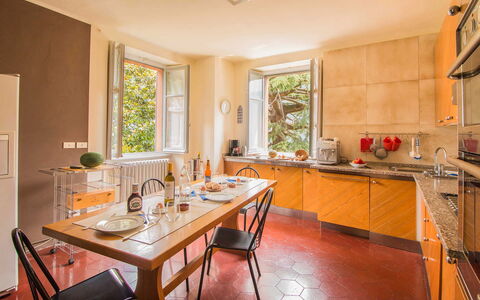 Villa Traversi: Meubles, Design Intérieur, Sol, Cuisine, Comptoir, Bois, Sol, Appareil De Cuisine, Plafond, Principaux Appliance