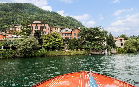 Villa Traversi: L'Eau, Plan D'Eau, Bateau, Navire, Voie Navigable, Maison, Cours D'Eau, Canal, Lac, Banque