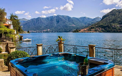 Villa Virginia: Bleu, L'Eau, Piscine, Recours, Loisir, Eco Hôtel, Ville Resort, Hôtel, Plante D'Appartement