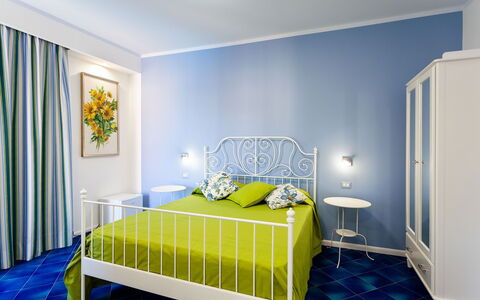 Casa Serena: Bleu, Design Intérieur, Sol, Meubles, Sol, Chambre, Plafond, Lit, Drap De Lit, Pièce