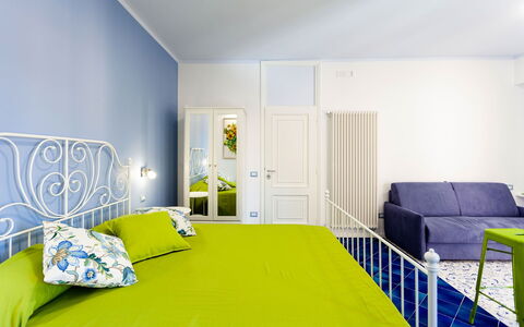 Casa Serena: Meubles, Design Intérieur, Mur, Sol, Sol, Chambre, Lit, Plafond, Pièce, Literie
