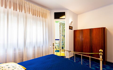 Casa Serena: Design Intérieur, Mur, Chambre, Lit, Sol, Sol, Meubles, Textile, Pièce, Éclairage