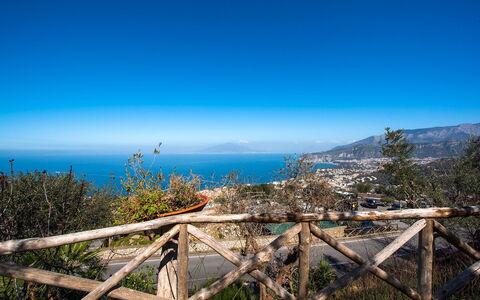 Villa Pandora: Bleu, Horizon, Mer, Côte, Cotiers Et Relief Océaniques, Océan, Rive, Crête, Baie, Clôture