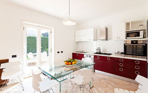 Villa Orlando: Meubles, Design Intérieur, Sol, Bois, Sol, Pièce, Table, Cuisine, Plafond, Éclairage