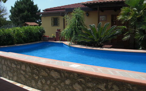 Villa Due Golfi: Piscine, Composite, Caractéristique De L'Eau, Ombre, Hacienda, Recours, Eco Hôtel, Arrière-Cour, Aménagement Paysager, Tuile