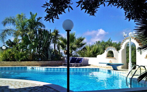 Villa Lo Capo: Piscine, Meubles, Mobilier De Jardin, Recours, Chaise, Parapluie, Ombre, Loisir, Eco Hôtel, Dalle