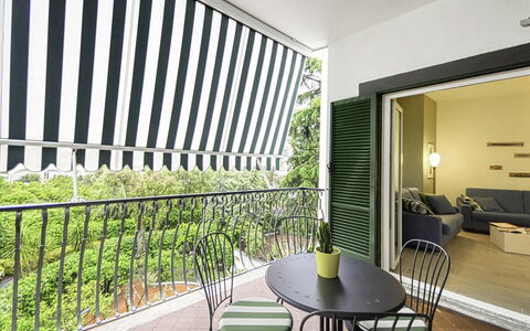 Casa Primavera: Meubles, Chaise, Mobilier De Jardin, Ombre, Balcon, Tableau De Plein Air, Table Cuisine Et Salle A Manger, Plante D'Appartement, Store, Eco Hôtel