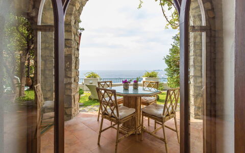 Villa Olivia: Meubles, Chaise, Design Intérieur, Table, Mer, Recours, Océan, Table Cuisine Et Salle A Manger, Table Basse, Eco Hôtel